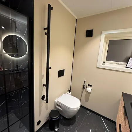 Downtown - Adventure In Lofoten - Free Parking - Airport 5 Min Appartamento